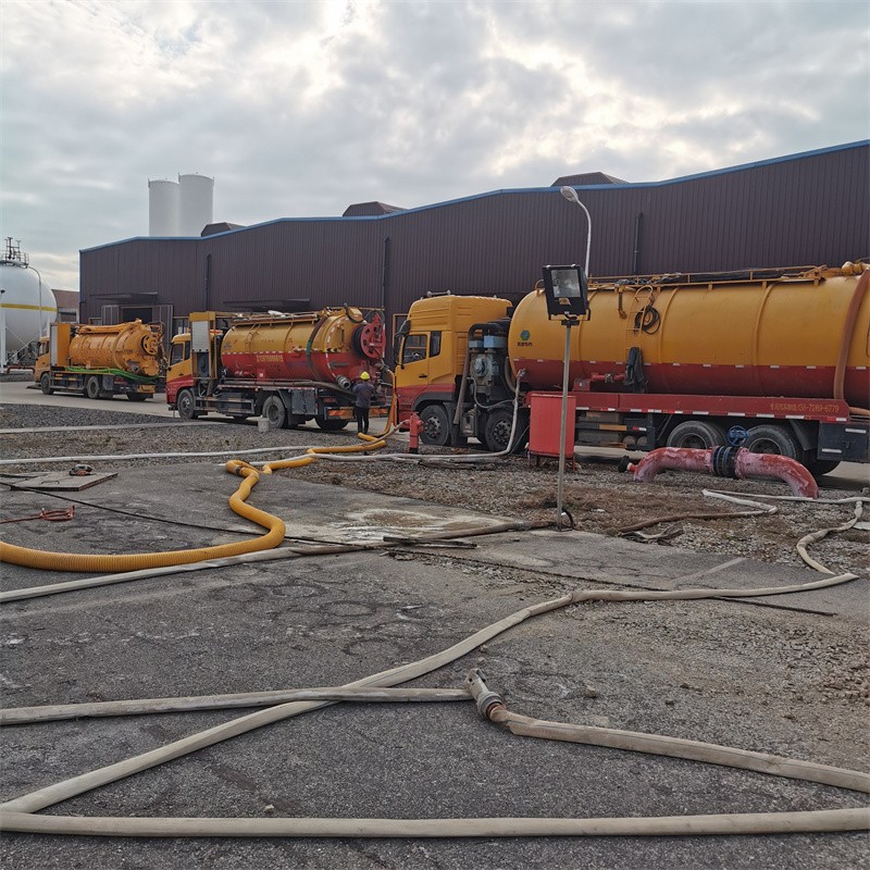 荥经污水池清理