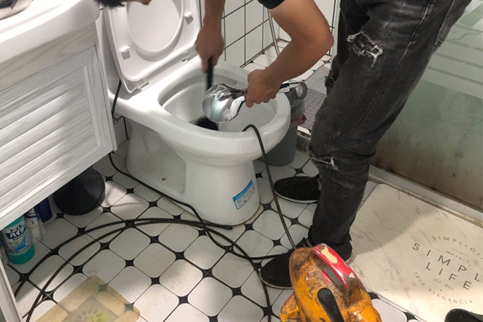 荥经马桶堵塞自己疏通还是找师傅？专业上门服务让你省时更省心
